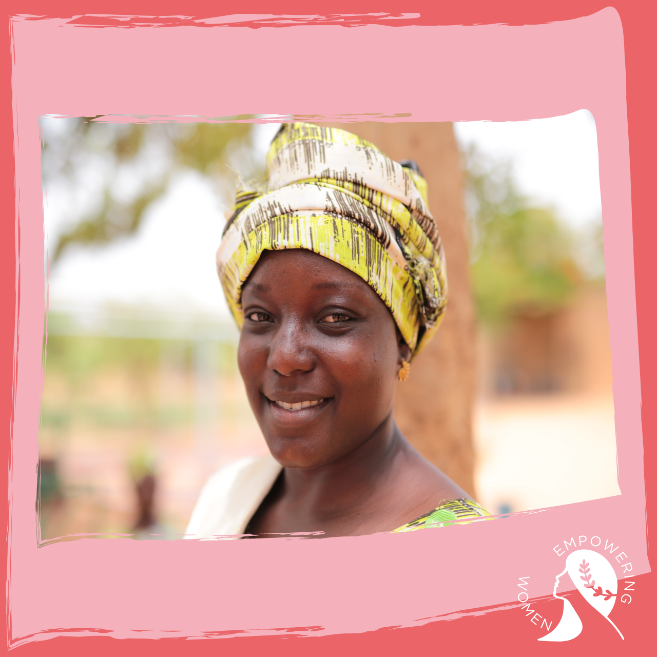 "Within the framework of such a program, the companies already created like ours, especially need more specific training such as the training carried out by the Ghanaian (specialist in weaving of loincloths). This training will be very useful for us over a long period of time to differentiate ourselves from the competition. Eliénaï Diendéré, Winner of the first OpE competition.